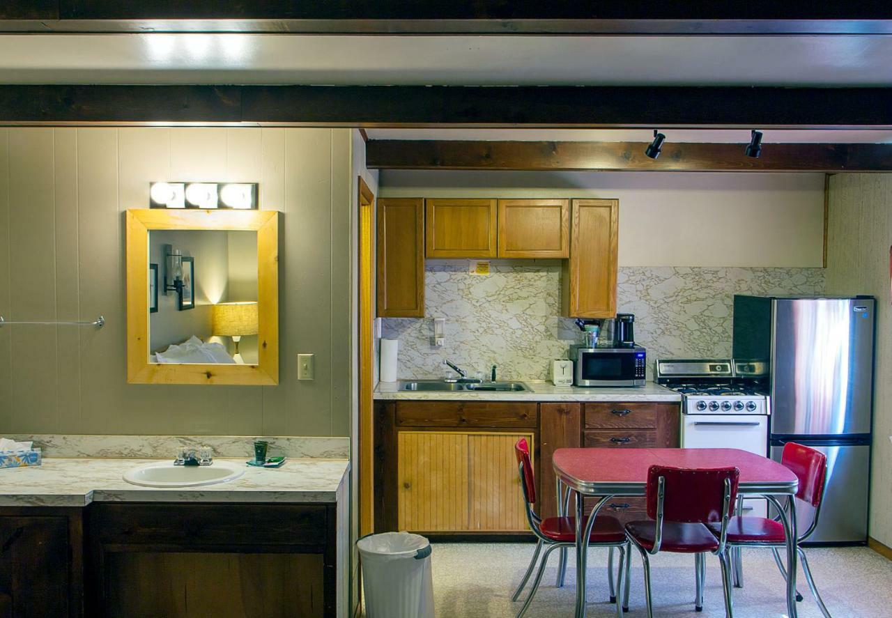 High Country Motel And Cabins Кук Сити Екстериор снимка