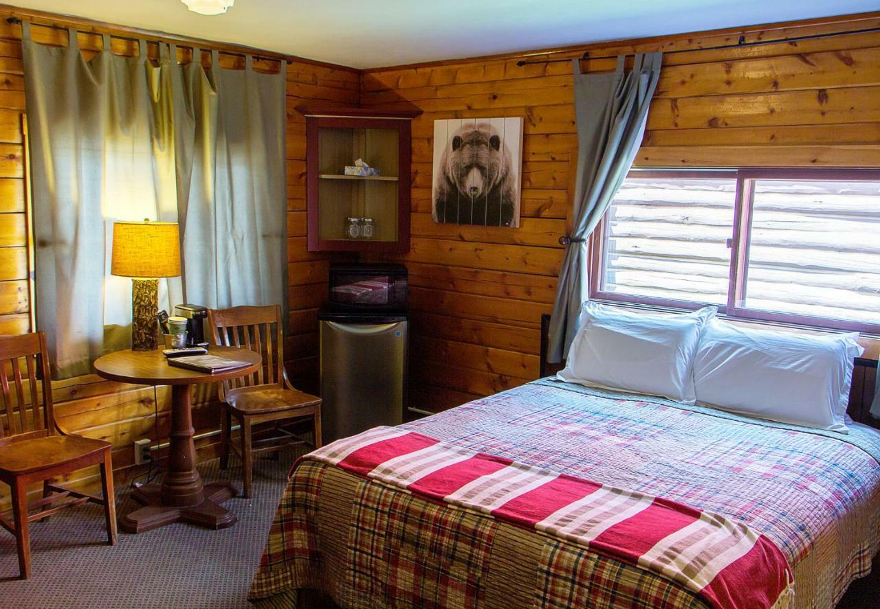 High Country Motel And Cabins Кук Сити Екстериор снимка