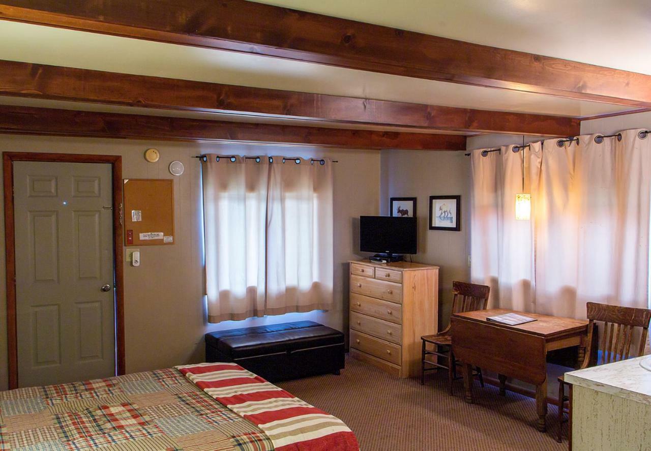 High Country Motel And Cabins Кук Сити Екстериор снимка