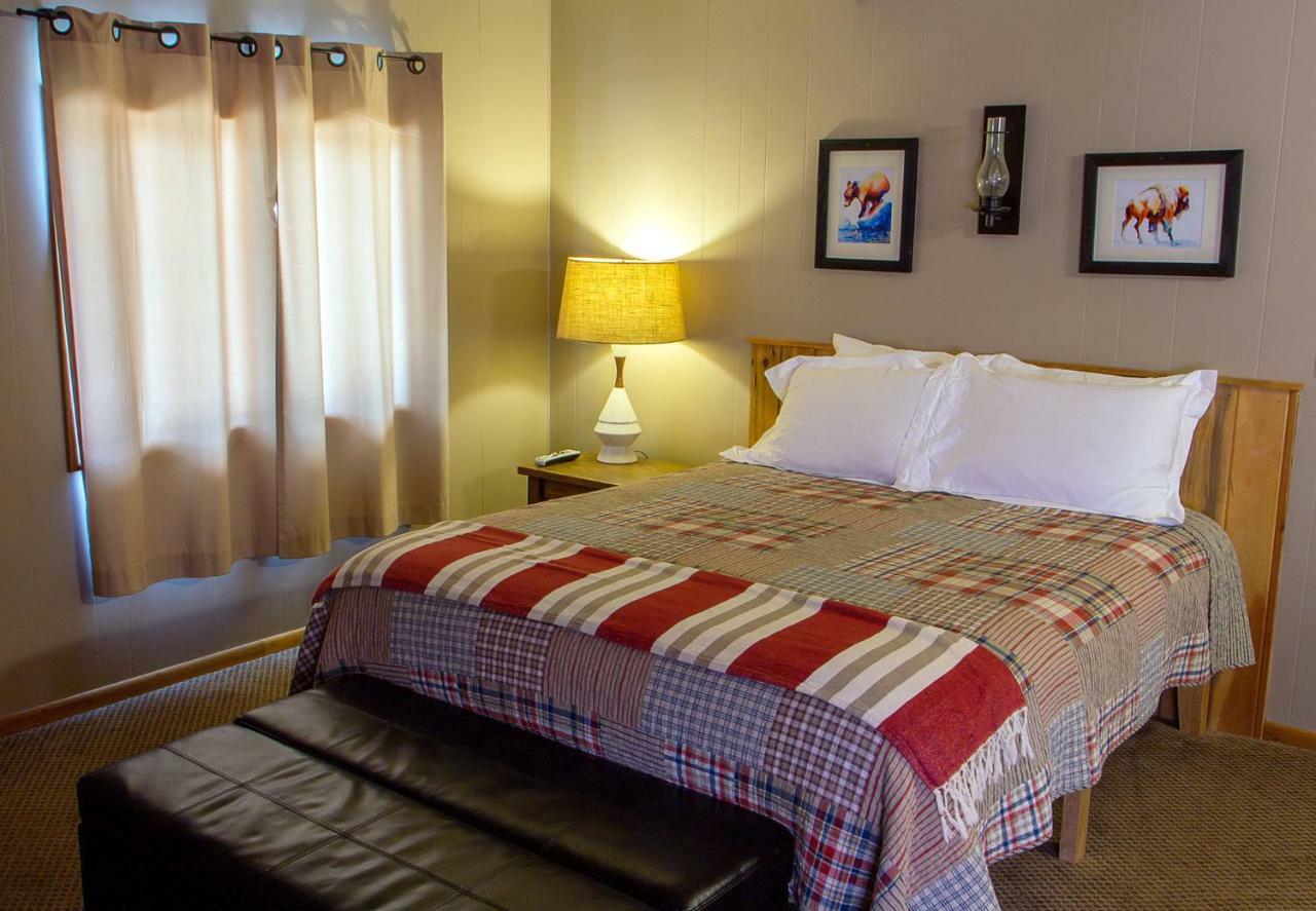 High Country Motel And Cabins Кук Сити Екстериор снимка